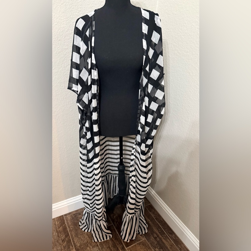 Elegant Black and White Geometric Swim Coverup